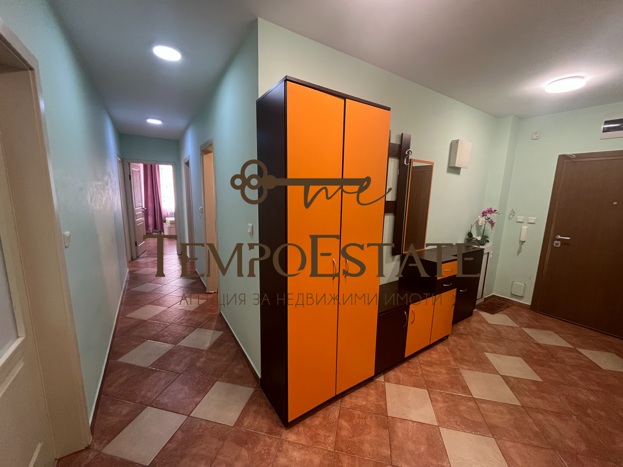 Продава четиристаен апартамент к-с НИКМИ
