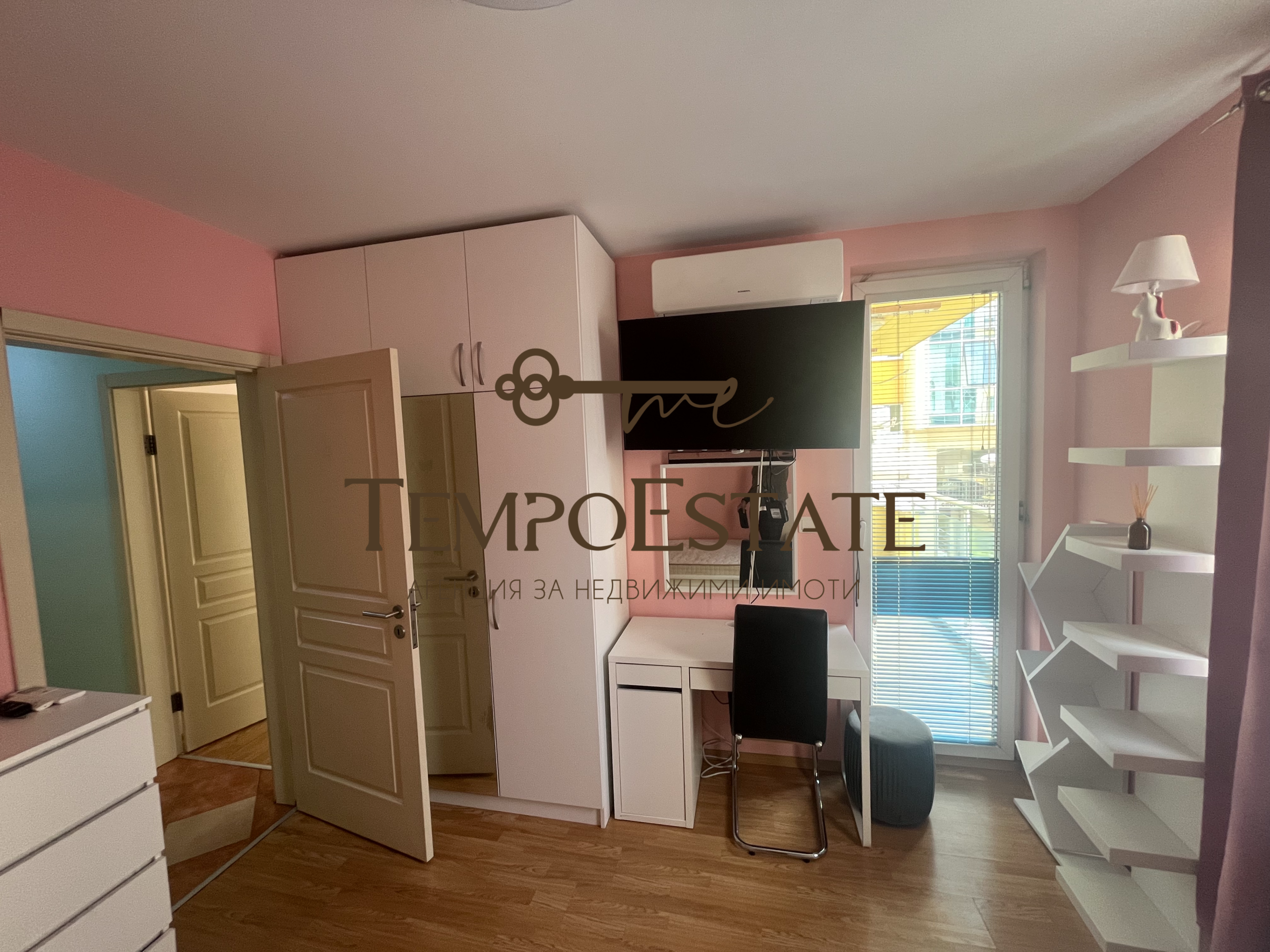 Продава четиристаен апартамент к-с НИКМИ