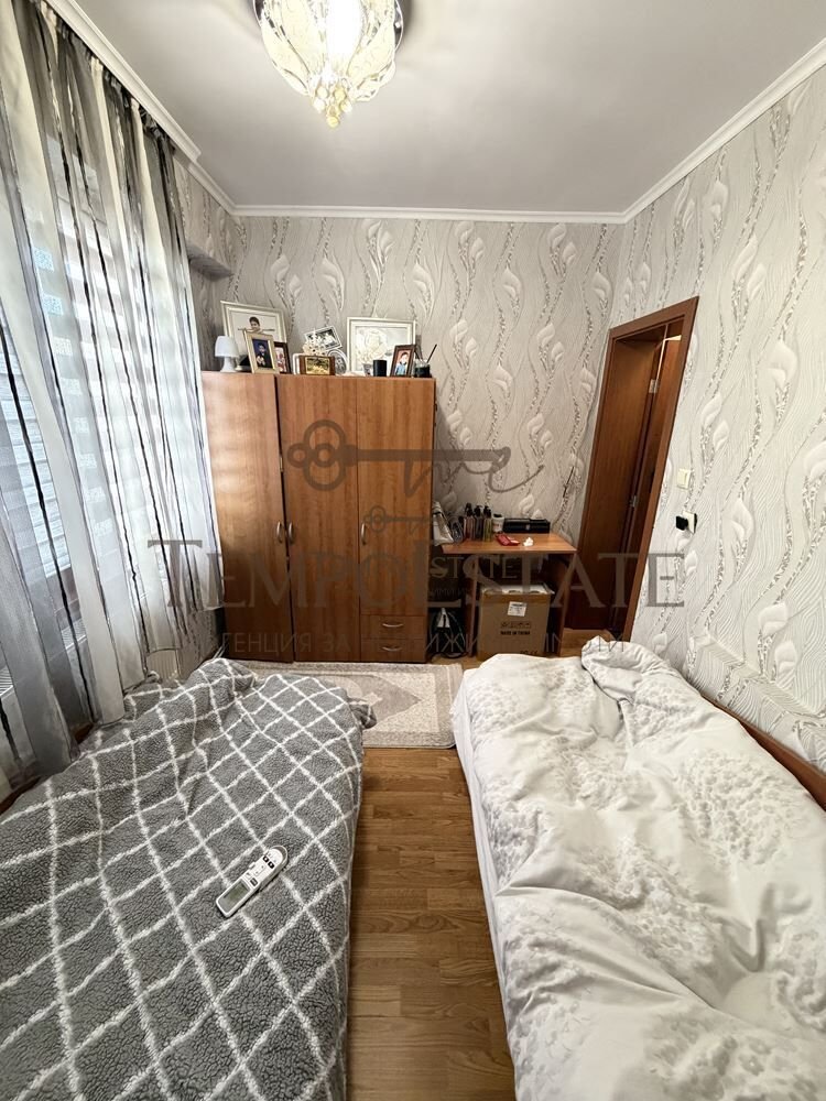 Продава тристаен апартамент жк. Експериментален